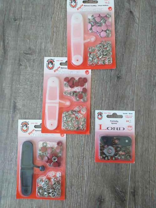 3 x 15 stuks babydrukkers Roland en doosje nestelogen., Hobby en Vrije tijd, Naaien en Fournituren, Nieuw, Knoop of Knopen, Ophalen of Verzenden