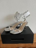 Zilveren open schoen dames, maat 6 (US), Kleding | Dames, Schoenen, Ophalen of Verzenden, Zo goed als nieuw, Overige kleuren, Schoenen met lage hakken