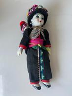 Traditionele Thaise pop met baby, Antiek en Kunst, Ophalen of Verzenden