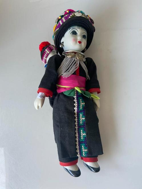 Traditionele Thaise pop met baby, Antiek en Kunst, Antiek | Speelgoed, Ophalen of Verzenden