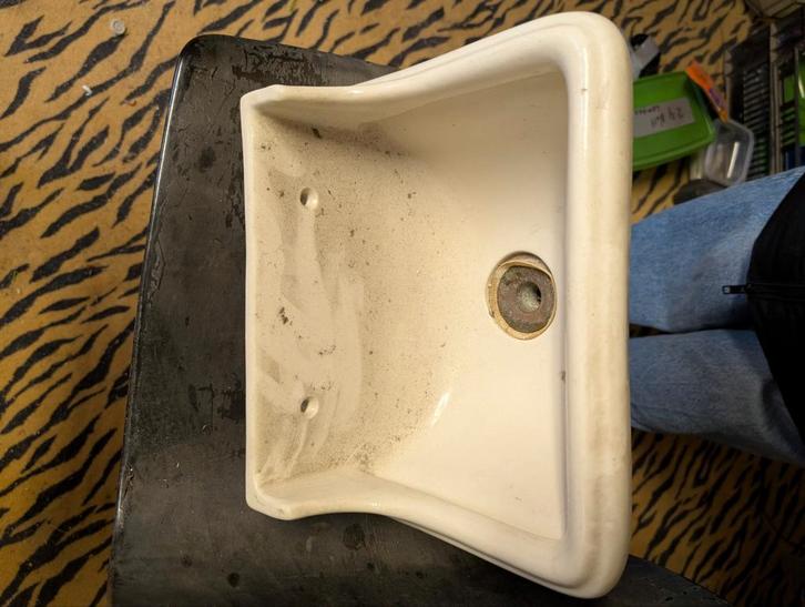 Vintage Wastafel - Charmante Toevoeging aan uw Badkamer, Huis en Inrichting, Badkamer | Badkamermeubels, Gebruikt, Wasbak of Wastafel