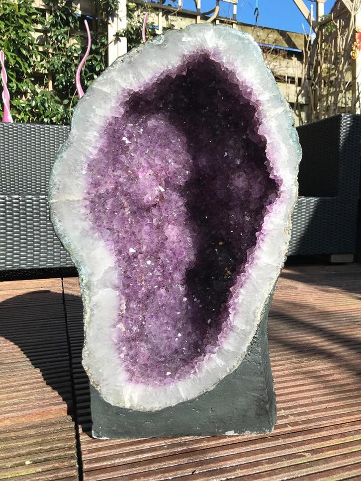 Amethist geode (08) van 31 kg, Verzamelen, Mineralen en Fossielen, Mineraal, Ophalen of Verzenden