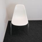 Vitra DSS, Designstoel, Wit, Kunststof, Chroom onderstel,, Vijf, Zes of meer stoelen, Kunststof, Gebruikt, Ophalen of Verzenden