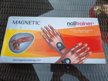 Nailtrainer oefenhand magnetic compleet beschikbaar voor biedingen