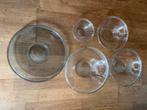 Set vintage onderbord en nest 4 schalen glas - Leerdam?, Glas, Schaal, Rond, Ophalen of Verzenden