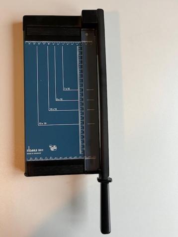 Papier-snijmachine beschikbaar voor biedingen