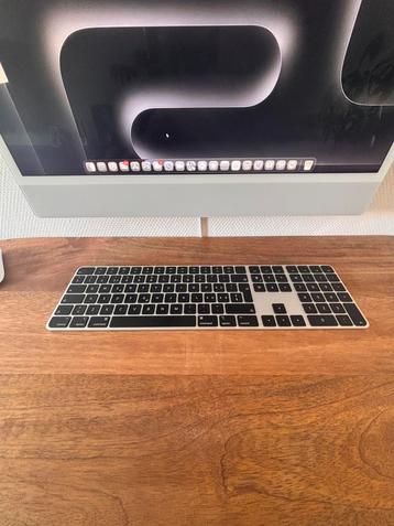Magic keyboard met touch id + nummeriek beschikbaar voor biedingen