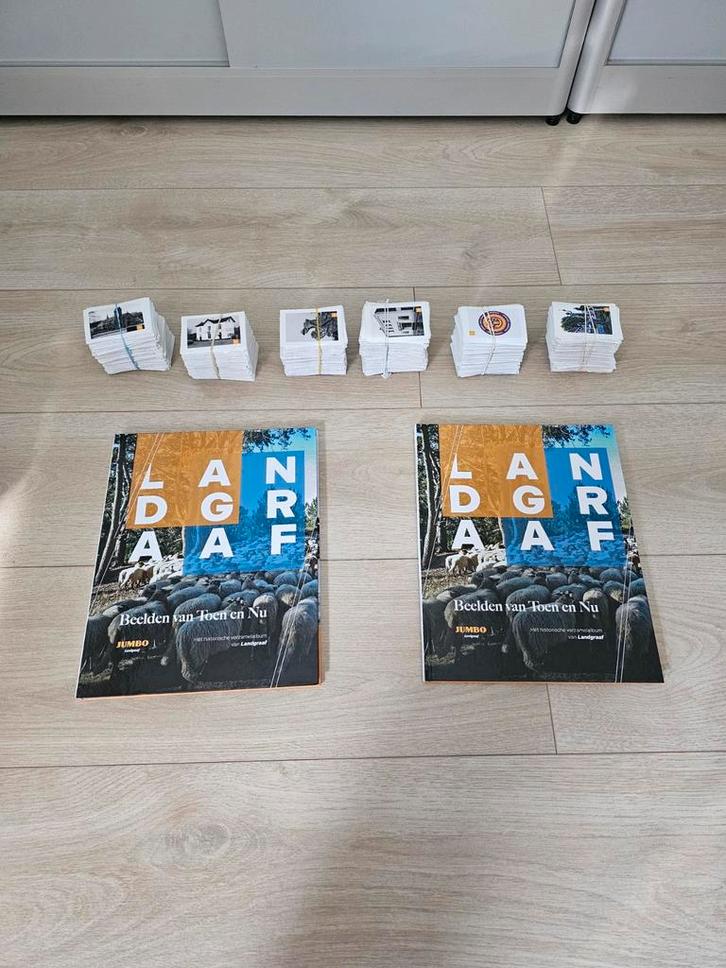 TE KOOP 2 STICKER BOEKEN VOL GEPLAKT MET STICKERPLAATJES, Verzamelen, Complete verzamelingen en Collecties, Ophalen of Verzenden