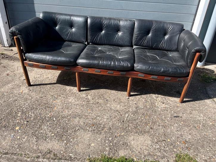 Vintage leren 3zits bank Sven Ellekaer Coja OPKNAPPER design, Huis en Inrichting, Banken | Bankstellen, Gebruikt, Rechte bank