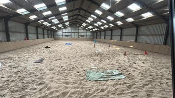 Paardenstallen te huur met faciliteiten! beschikbaar voor biedingen