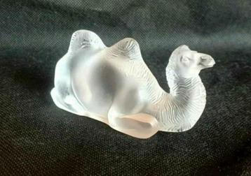 Lalique Kameel Liggend Kristal beschikbaar voor biedingen