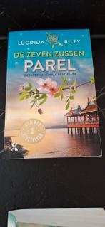 Lucinda Riley - Parel zeven zussen, Ophalen, Lucinda Riley, Zo goed als nieuw, Nederland