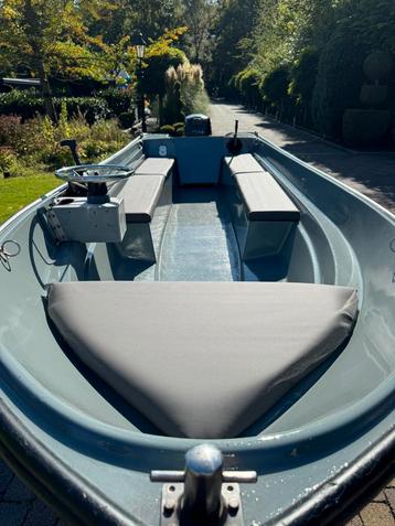 Sloep met console motor en trailer (vaarklaar) beschikbaar voor biedingen