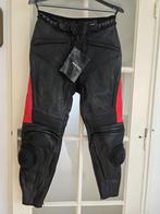 Nieuwe leren motorbroek REV'IT! maat 54., Nieuw met kaartje, Broek | leer, Ophalen of Verzenden, REV'IT! Sport International B.V. Vorstengrafdonk 20 5342 LT Oss The Netherlands