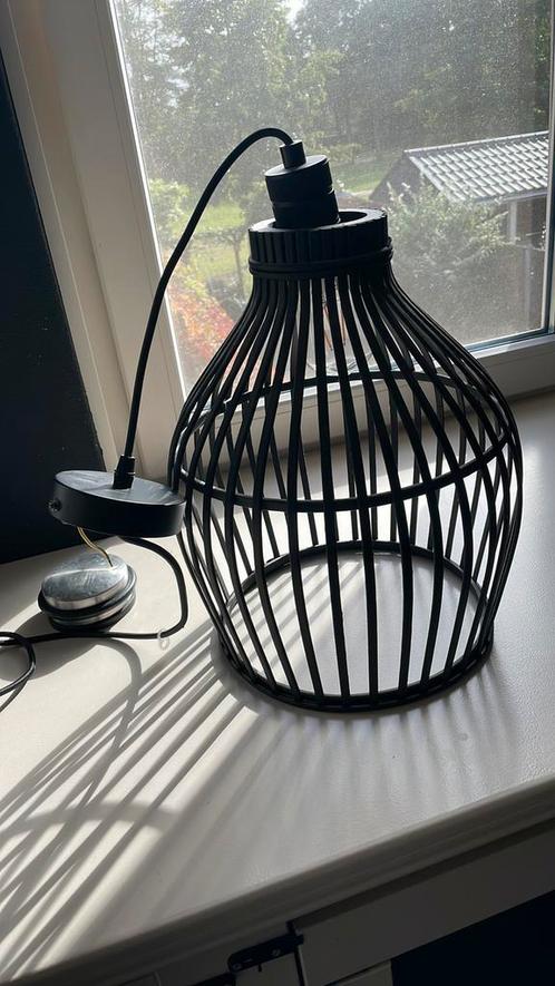 Zwarte hanglamp–industrieel (incl. fitting/plafondkapje), Huis en Inrichting, Lampen | Hanglampen, Zo goed als nieuw, Minder dan 50 cm