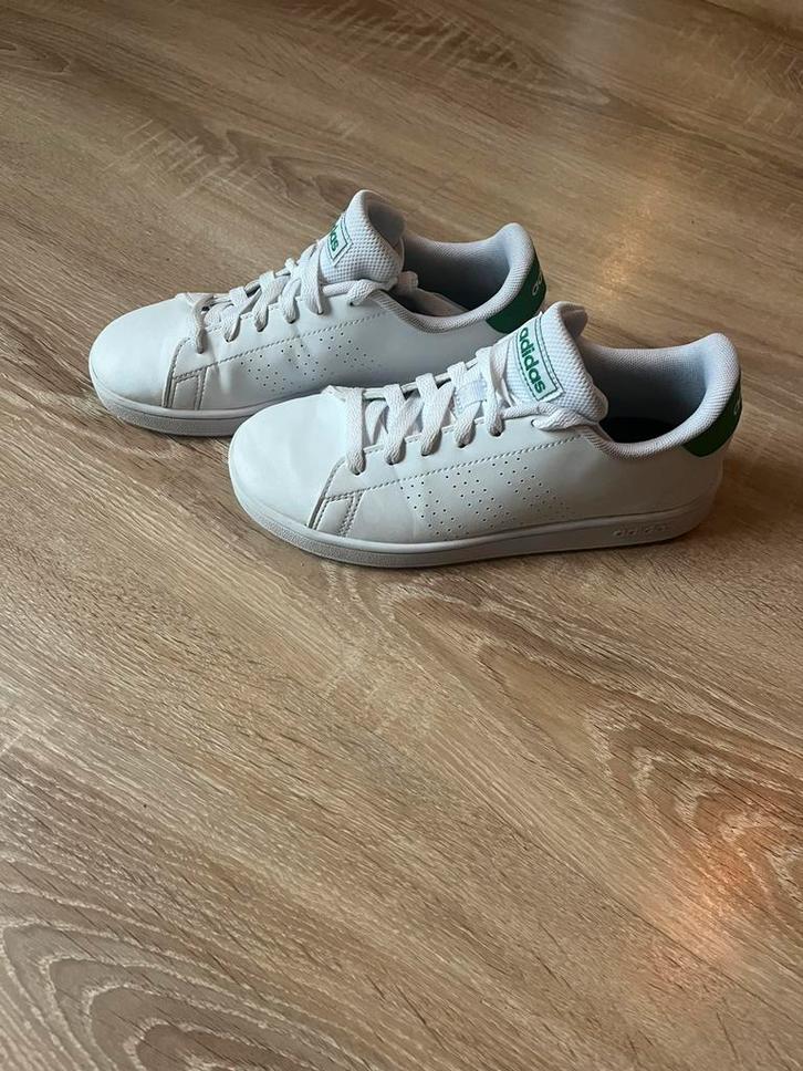Witte adidas advantage schoenen maat 35, Kinderen en Baby's, Kinderkleding | Schoenen en Sokken, Zo goed als nieuw, Schoenen, Jongen of Meisje