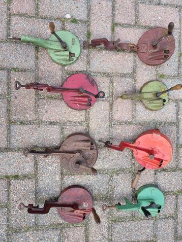 Collectie antieke snijbonenmolens beschikbaar voor biedingen