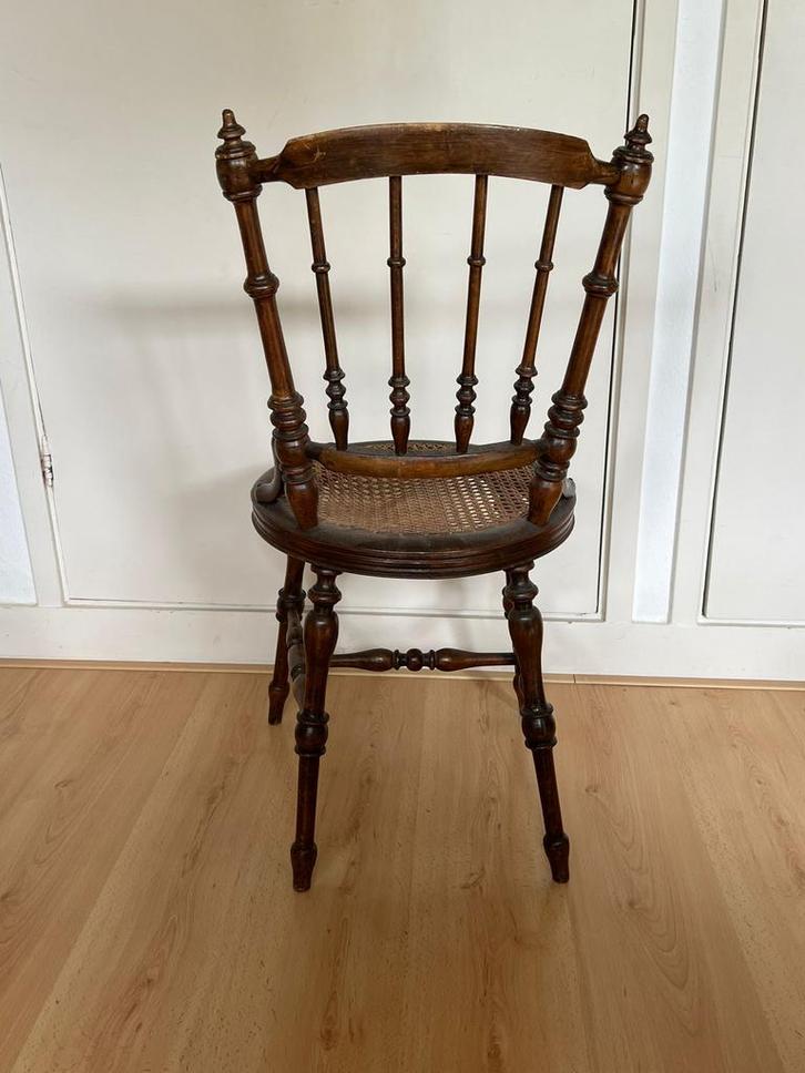 Antieke stoel met rieten zitting, Huis en Inrichting, Stoelen, Gebruikt, Eén, Hout, Bruin, Ophalen