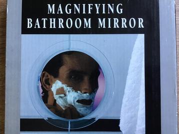 Spiegel 3x  vergrotend zelfhechtend dus niet boren in muur beschikbaar voor biedingen