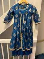 TEAL BLAUW DESIGN JURK MET CAPE ,MAAT: 140/146, Ophalen of Verzenden, Zo goed als nieuw, Meisje, Jurk of Rok