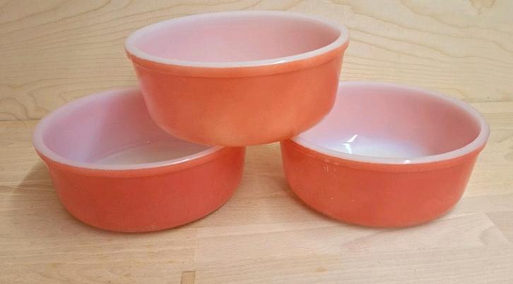Arcopal - schalen set in koraalrood, Antiek en Kunst, Antiek | Servies los, Ophalen of Verzenden