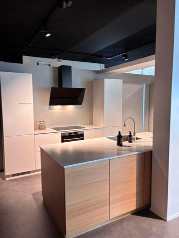 KEUKEN KVIK VAN €23889 VOOR €14500 beschikbaar voor biedingen