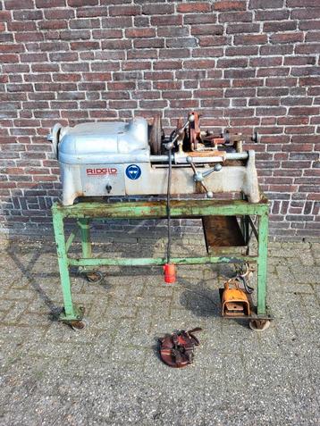 RIGID draadsnijmachine, draaibank

Type 535
 beschikbaar voor biedingen