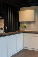 Kvik Linearis keuken | Wit greeploos | Roomdivider | 50%, Ophalen, Kvik, Wit, Woerden@woerden.kvik.nl
