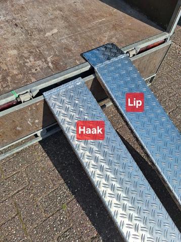 Oprijplaat met haak of lip  beschikbaar voor biedingen