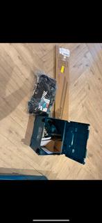 Makita invalzaag op accu  liniaal, tas box   nieuw!!!, Invalzaag, Ophalen of Verzenden, Zo goed als nieuw, 30 tot 70 mm