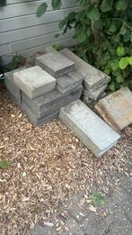 Gratis, Verschillende groottes stenen, Tuin en Terras, Tegels en Klinkers, Ophalen, Zo goed als nieuw, Beton, Klinkers