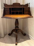 Eikenhouten damesbureau met vakverdeling op driepoot, Ophalen