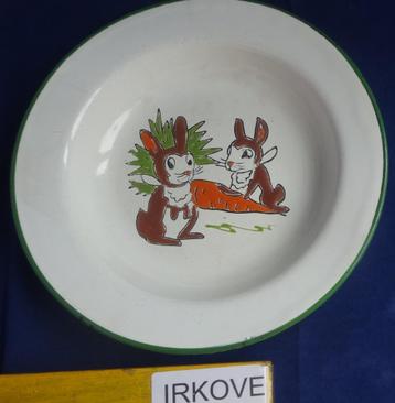 OUD EMAILLE PEUTER BORDJE * Met Hazen * beschikbaar voor biedingen