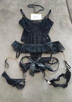Body met rokje jarretelles kettingen beenhouders, Kleding | Dames, Ondergoed en Lingerie, Verzenden, Zwart, Body of Korset