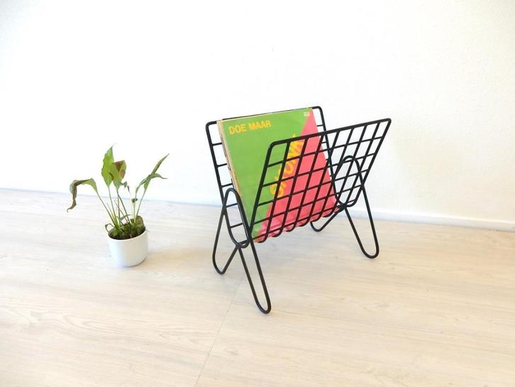 retro vintage lectuurbak jaren 70 lp rek metaal, Huis en Inrichting, Woonaccessoires | Krantenbakken en Lectuurbakken, Gebruikt