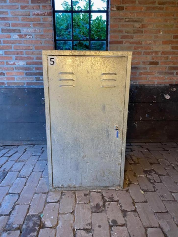 Nette verzinkte originele zadelkast, met slot, Dieren en Toebehoren, Stalling en Weidegang, Toebehoren