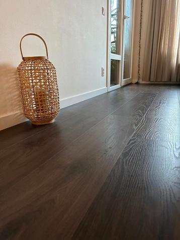 Bruin laminaat 3 jaar oud beschikbaar voor biedingen