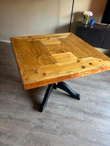 Unieke vierkante eettafel 105x105 - ZSM ophalen! beschikbaar voor biedingen