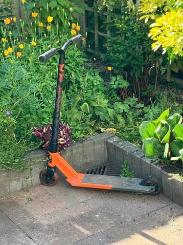Decathlon Oxelo stuntstep & veiligheidshelm ZGAN beschikbaar voor biedingen