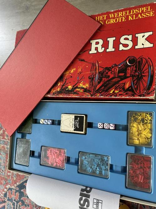 Rode RISK strategie spel compleet TIP: Leuk kado!!, Hobby en Vrije tijd, Gezelschapsspellen | Bordspellen, Zo goed als nieuw, Vijf spelers of meer