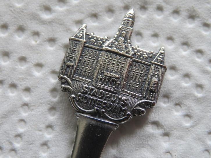 Verzilverd Lepeltje Stadhuis Rotterdam, Verzamelen, Porselein, Kristal en Bestek, Zo goed als nieuw, Verzilverd, Verzenden