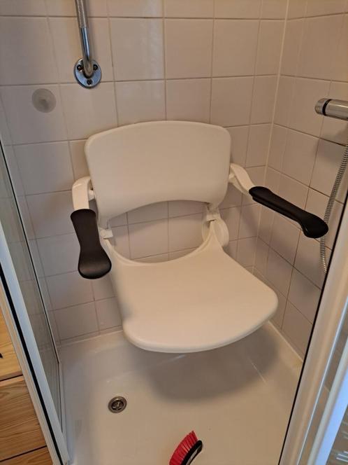 Douchezitting met inklapbare leuningen en zitgedeelte, Diversen, Verpleegmiddelen, Gebruikt, Ophalen