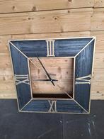 Wandklok op batterijen 60 bij 60 cm, Ophalen, Zo goed als nieuw, Analoog, Wandklok