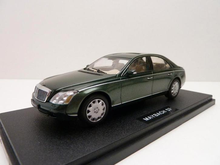 Maybach 57    ''Auto Art '', Hobby en Vrije tijd, Modelauto's | 1:43, Zo goed als nieuw, Auto, Overige merken, Ophalen of Verzenden