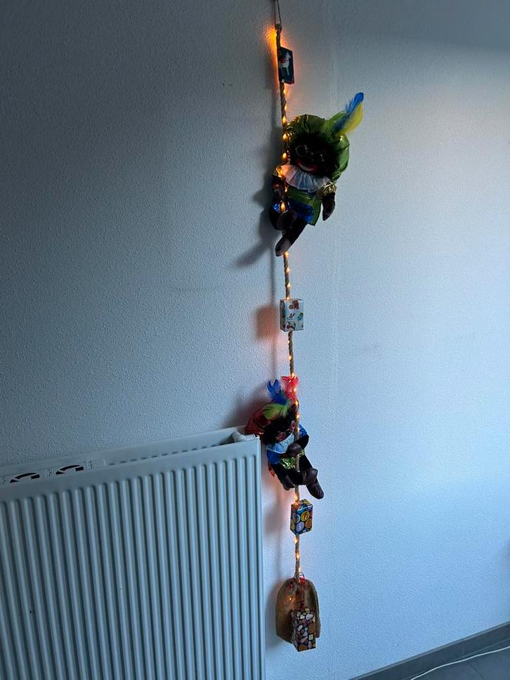 Zwarte pietjes in touw met verlichting, Diversen, Sinterklaas, Gebruikt, Ophalen of Verzenden