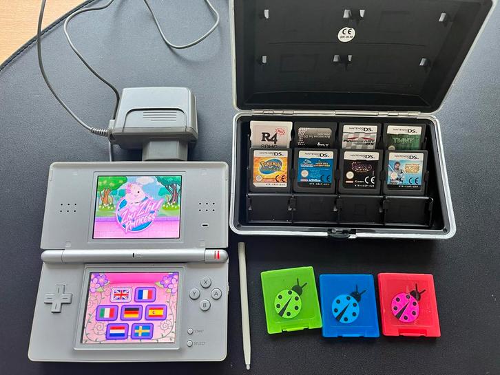 Nintendo DS Lite Zilver + 21 Games, Spelcomputers en Games, Games | Nintendo DS, Gebruikt, Avontuur en Actie, 1 speler, Vanaf 3 jaar