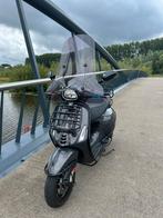 Vespa sprint, Fietsen en Brommers, Scooters | Vespa, Ophalen, Zo goed als nieuw, Benzine
