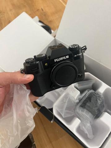 Fujifilm X-T50 Kit + Extra Batterij beschikbaar voor biedingen