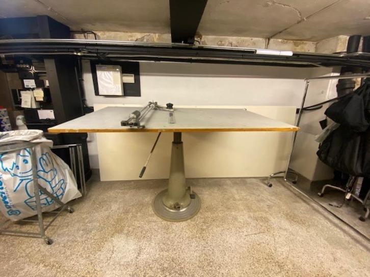NIKE TEKENTAFEL, Doe-het-zelf en Verbouw, Tekentafels, Gebruikt, 170 cm of meer, Ophalen
