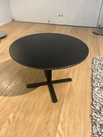 Rond Matzwart Montèl Bijzettafeltje – Ø50 cm beschikbaar voor biedingen